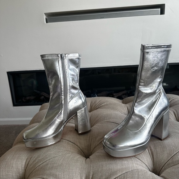 DREAM PAIRS Silver Platform Ankle Boots - Picture 6 of 7